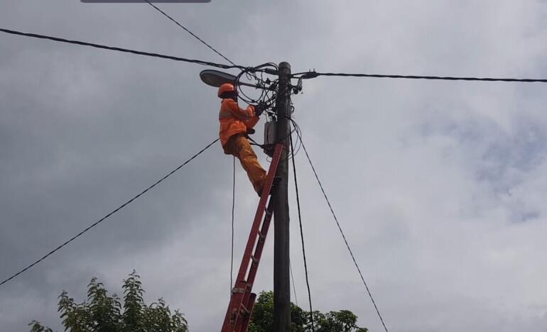 Gurué Instala Candeeiros para Melhorar a  Iluminação e Segurança nas Vias Públicas 